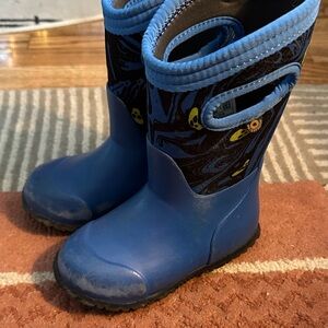 Bogs Kids Snow Boots with blue spooky pattern